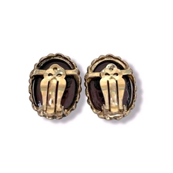 Vintage Whiting & Davis Floral Intaglio Clip Earrings - Picture 6 of 8